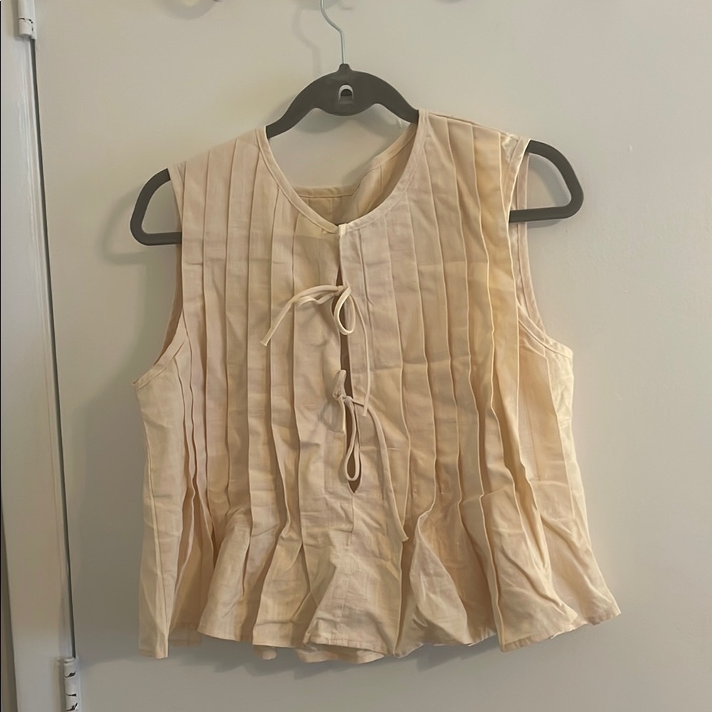 Cream Sleeveless Pleated Top